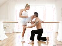 Dance Lovers - S3:E9
