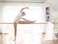 Flexible Dancer Swallows Cum - S4:E2