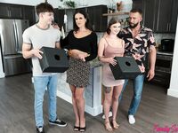 Swap Family Halloween Boxes - S9:E8