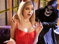 Sexy Little Devil - S29:E16