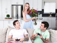 Flowers For My Stepmom - S2:E10