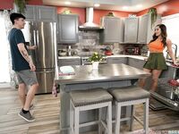 Stepmom Craves My Cream - S4:E3