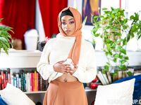 Black Arab MILF Lily Starfire Sucks And Rides White Pecker In POV