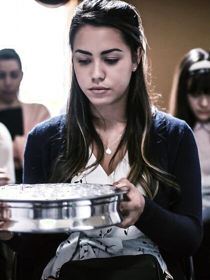Die vollbusige Latina Alina Lopez wird von einem übermütigen Arzt gevögelt