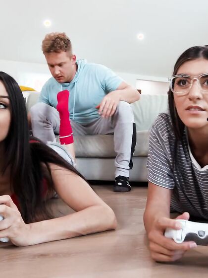 Eliza Ibarra erhält eine klebrige Belohnung, nachdem sie einen großen Schwanz geritten hat