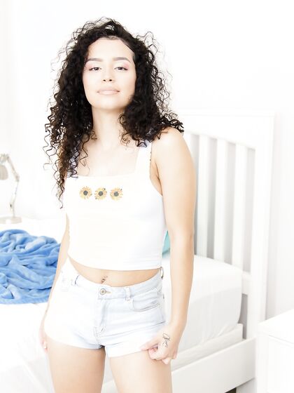 La minx riccia Thalia Diaz viene piacevolmente scopata in POV