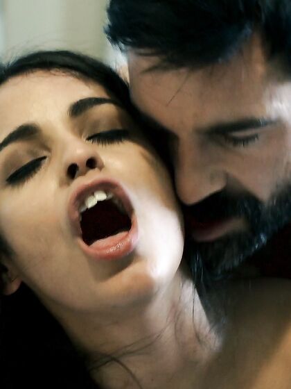 Jaye Summers и Vienna Black трахаются по очереди