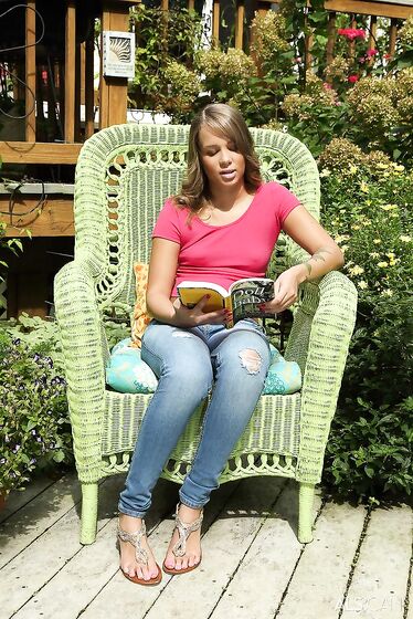 Liza Rowe In Page Turner