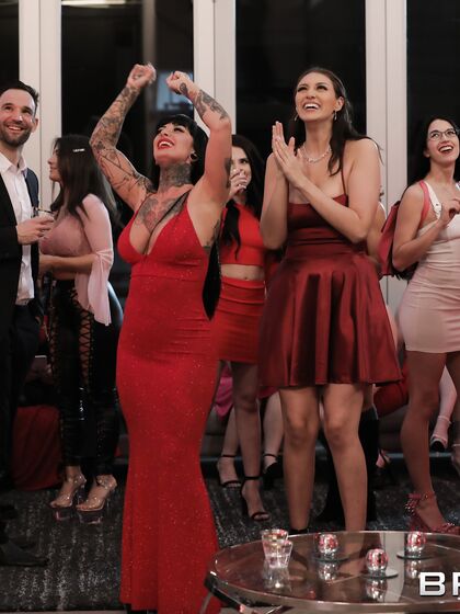 Valentinstag-Affäre: Fotos der besten Momente (Luna Star, Whitney Wright, Valentina Nappi, Phoenix Marie, Emily Willis, Demi Sutra, Ivy Lebelle, Desiree Dulce, Lasirena69, Gabbie Carter)
