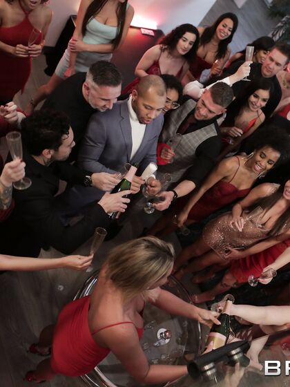 Valentinstag-Affäre: Fotos der besten Momente (Luna Star, Whitney Wright, Valentina Nappi, Phoenix Marie, Emily Willis, Demi Sutra, Ivy Lebelle, Desiree Dulce, Lasirena69, Gabbie Carter)