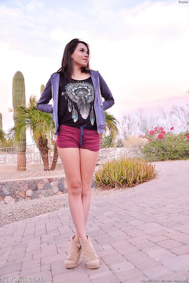 Ces photos de longues jambes (Emily Grey)