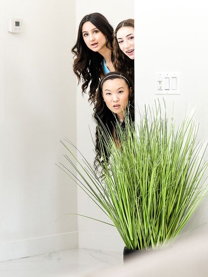 Kimmy Kimm, Tiana Blow ed Eliza Ibarra fanno piacere a Lucky Dude nelle foto del soggiorno (Jimmy Michaels)