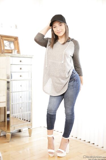 Fit Babe Abella Danger se fait pilonner XXX, elle a envie de photos (Charles Dera)