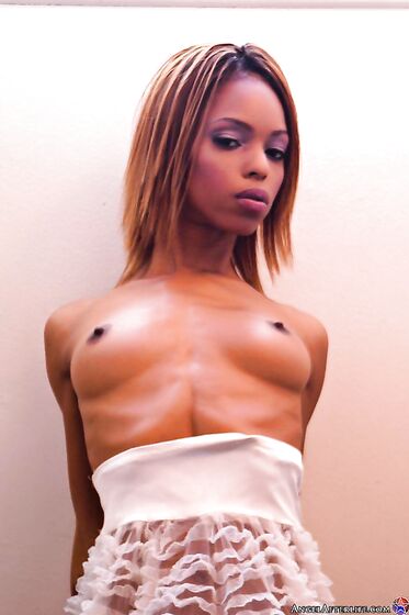Black Cutie Marie Luv Flashing Nude Body Treasures In The Softcore Session