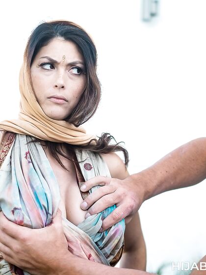 Busty Arab Mom Lola Pearl Gets Pounded In The Living Room