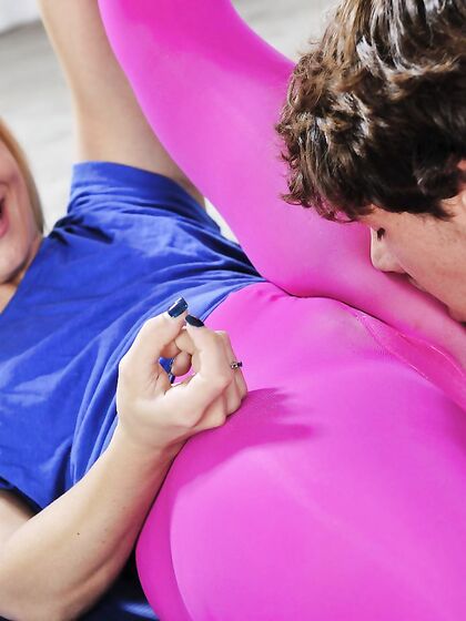 Frisky Kaylee Evans Loses Off Her Pantyhose And Fucks Hard Stick In The Gym