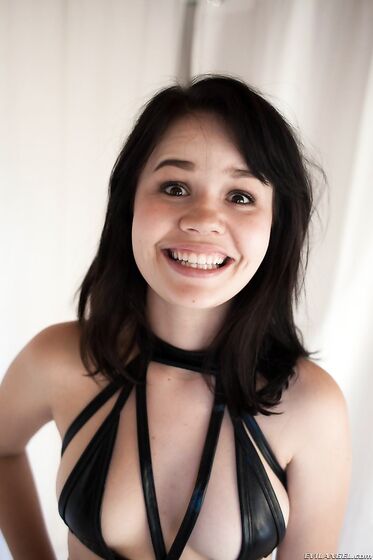 Fetish Fanatic #18. photos (Dana Dearmond, Yhivi)