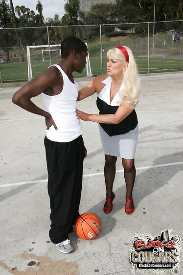 Lusty Mature Dana Hayes Picks Up A Black Basketball Player Then Sucks And Fucks Him Hard