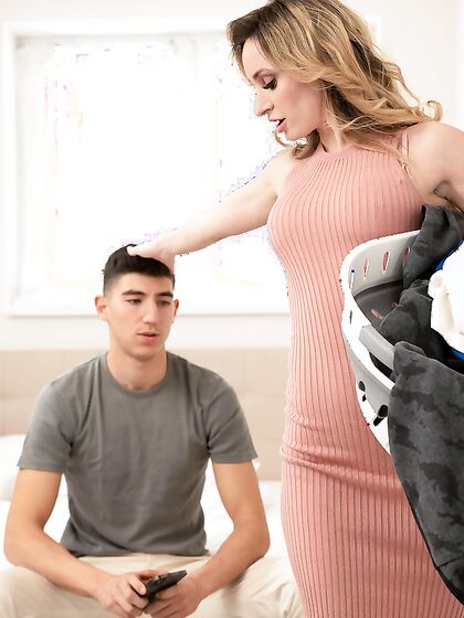 Always On Stepmoms Mind - S4:E9