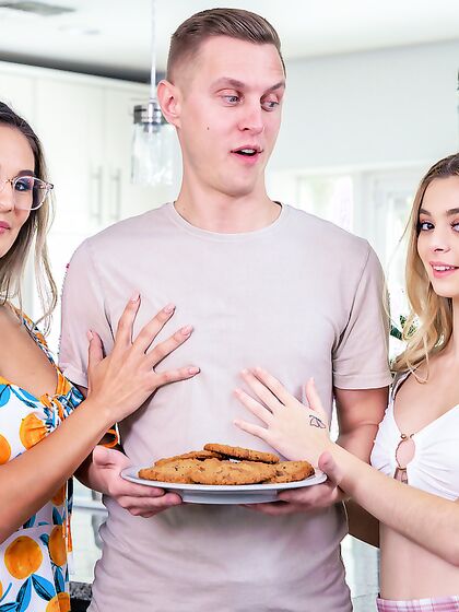 Stepmoms Hungry Pussy - S1:E9