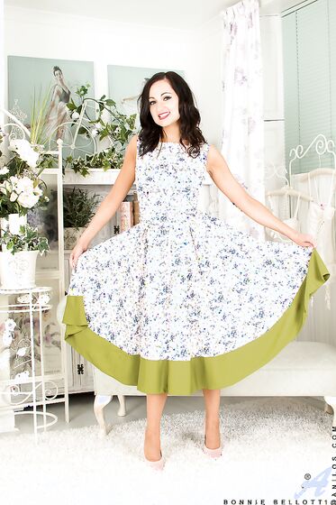 Hot Housewife