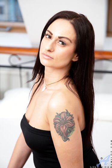 La brune coquine