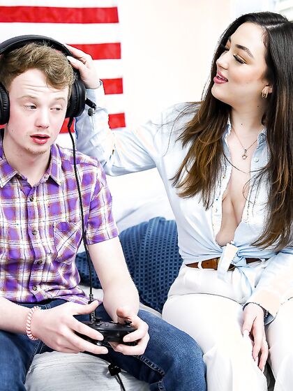 Curvy Brunette Cassie Lenoir Gets Fucked By Redhead Teenager