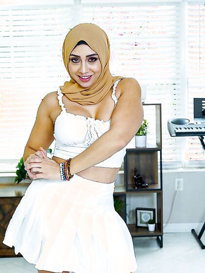 Curvy Arab Mom Gets Fucked Through The Hole In Her Lingerie photos (Lilly Hall)