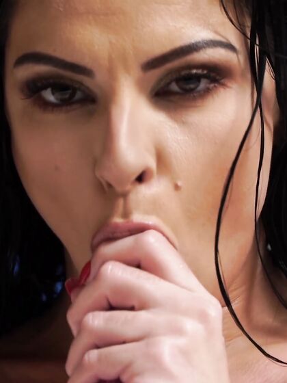 إينا إناكي تستمني وكأن ليس هناك غدًا