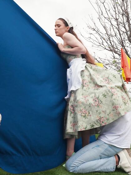 Das rothaarige Amish-Mädchen Hazel Moore nimmt BBC so tief wie möglich