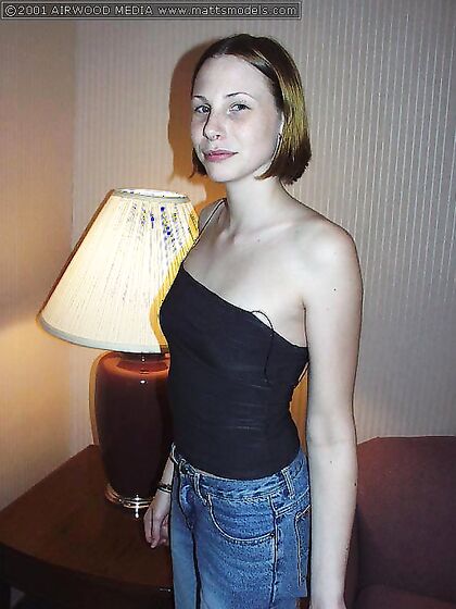 Amateur Kitty Vanessa Mackenzie With Cute Face Shows Her Tits And Pussy
