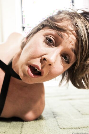 Julie Night Is A Naughty Fetish Milf And She Wants To Be Your Slave Girl Today