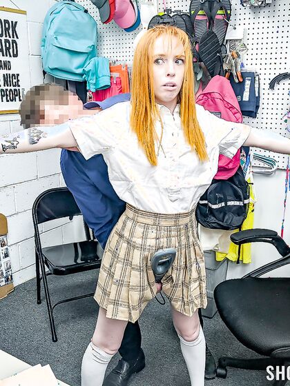 生意気なLP役員にねじ込まれた小さな女子高生マディ・コリンズ