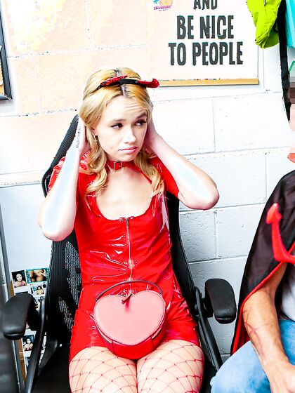 Jenna Starr e Khloe Kingsley vengono punite per aver rubato