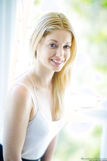 Pretty Blonde Babe Charlotte Stokely Poses Naked In The Living Room photos (Kendra Lust)
