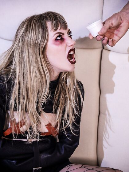 Crazy Bitch Ivy Wolfe Gets Fucked Hard