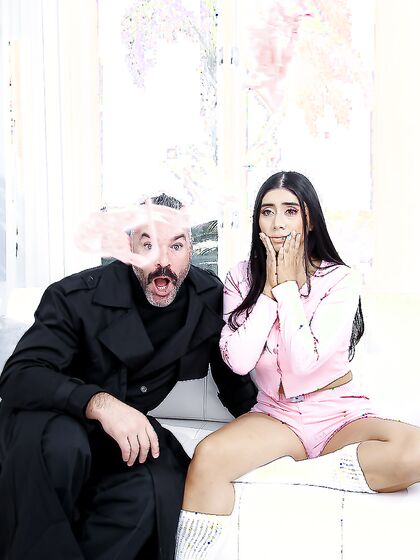 Violet Myers, latina aux cheveux longs, se fait baiser par un papa arrogant