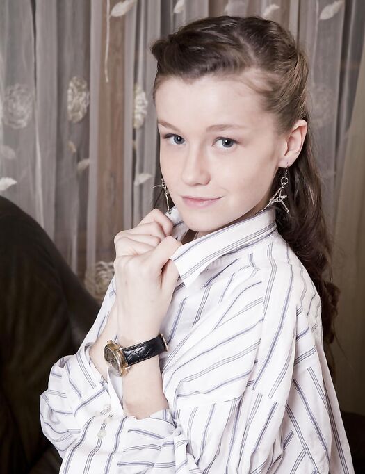 Teen Hottie Emily Bloom Shows Her Posing Skills In Front Of The Camera At Home