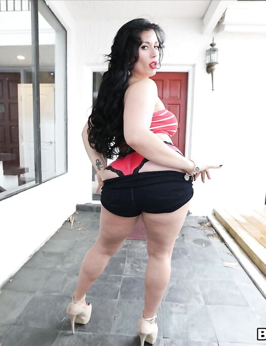 Man Is Playing Beads And Cock Over The Delicious And Tight Asshole Of Carmen De Luz