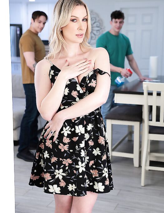 Your Stepmom Is Hot For Me - S4:E6